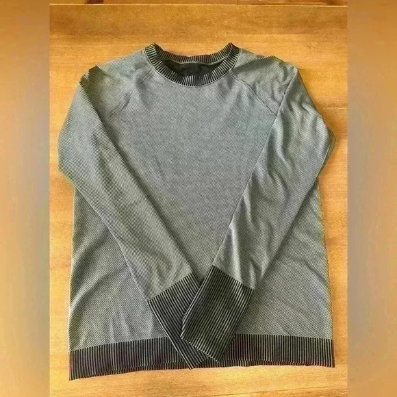 Lululemon crew neck - Picture 1 of 8